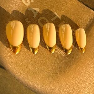 “Who is this” press on nails